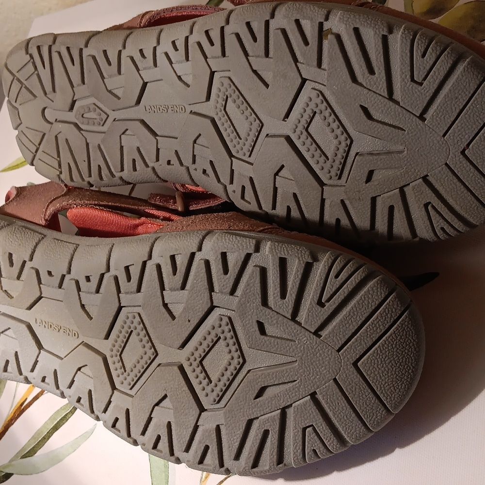 NEW Lands End Water Repellant Adjustable Closed Toe Spirt Sandals - Picture 8 of 10